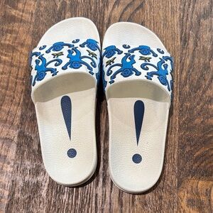 Roller Rabbit Blue and White Patterned Sandals
